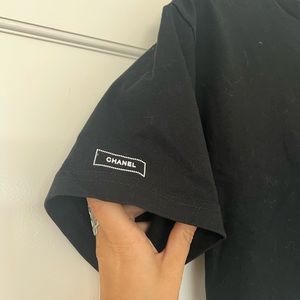 Cropped Chanel Tee